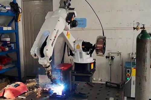 การเชื่อมชิ้นส่วนลิฟต์โดย Fulzh Robot